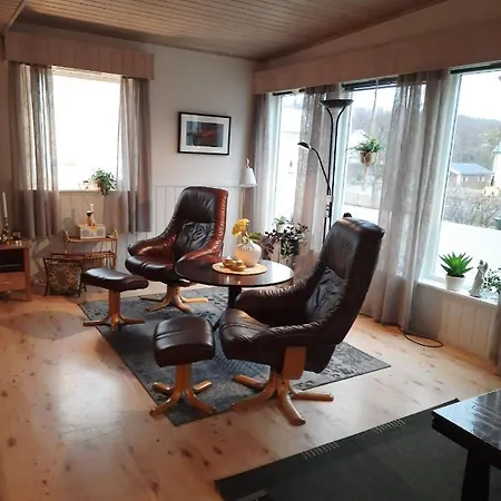 Hus I Lofotrivieraen, Laukvik
