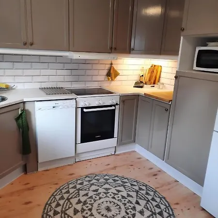 Hus I Lofotrivieraen, Laukvik