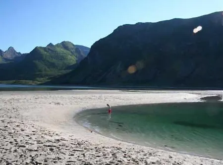 Hus I Lofotrivieraen, * Laukvik
